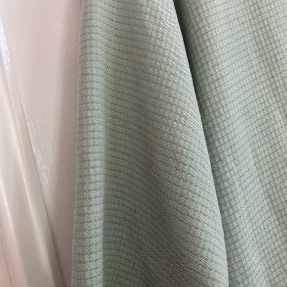 Tommy Bahama 100% Silk Short Sleeve Button Down - Picture 3 of 4